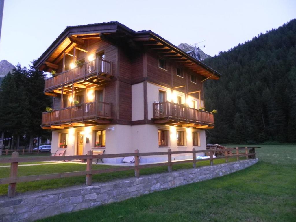Villa Americana Chambres D'Hotes Champoluc Eksteriør bilde