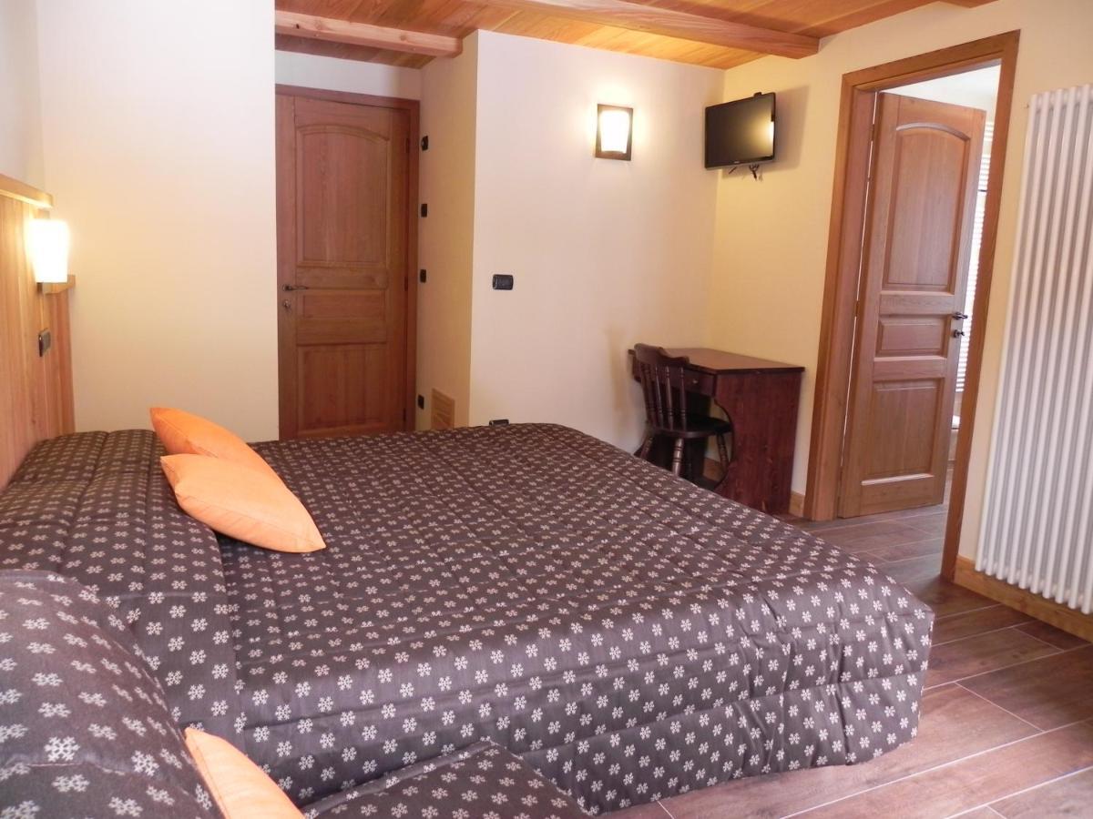 Villa Americana Chambres D'Hotes Champoluc Rom bilde